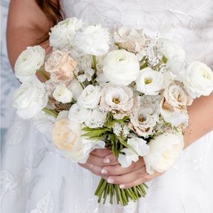 Hey girly! Selling pieces for all my curvy gals! Thanks for stopping by :)